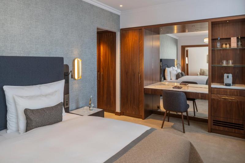 Signature Junior Suite image 3
