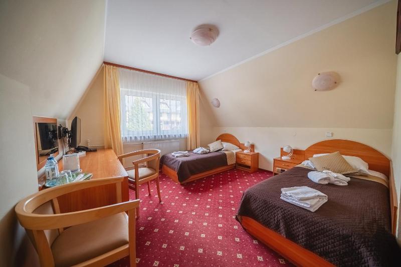 Twin Room with passage to Zakopane baths image 1