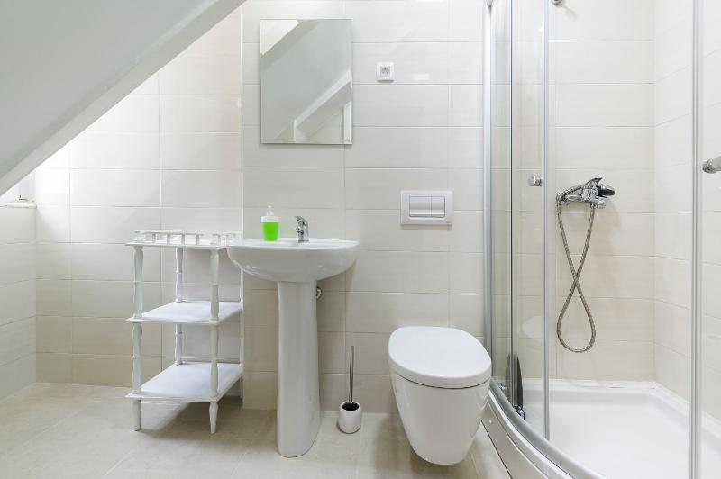 Single Room with Private Bathroom image 4