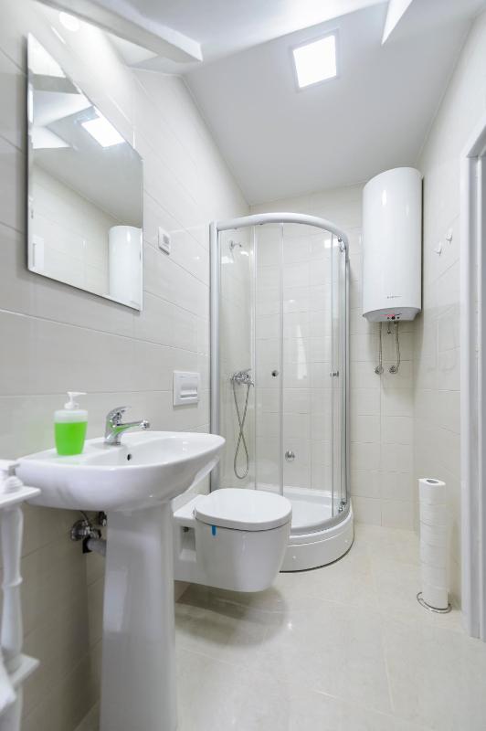 Single Room with Private Bathroom image 2