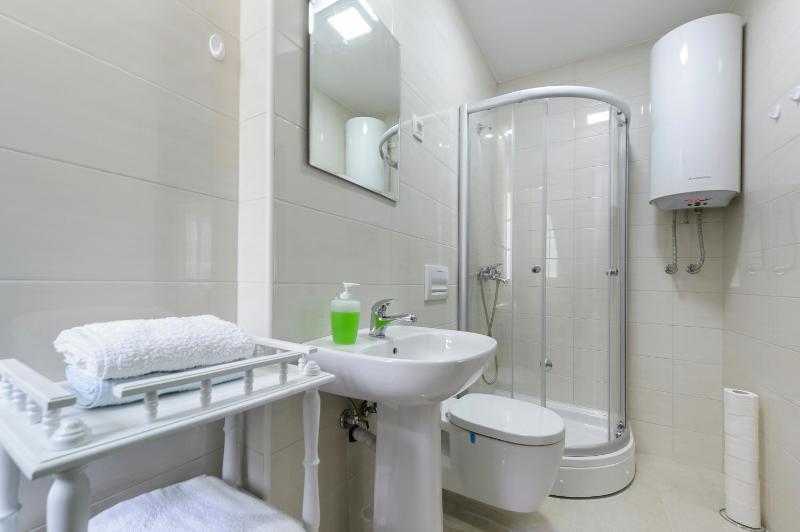 Single Room with Private Bathroom image 3