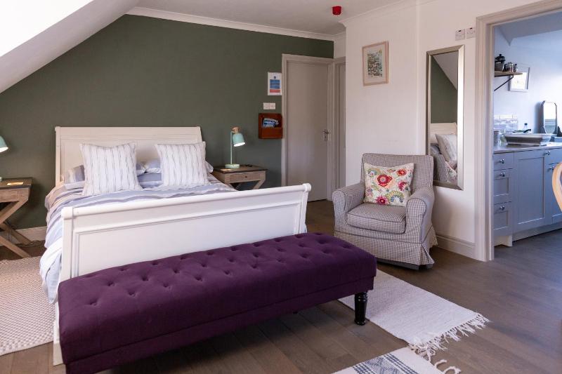 Suite with Garden View image 1