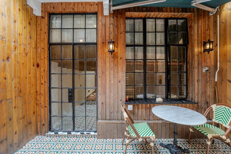 Floris Suites - image 12