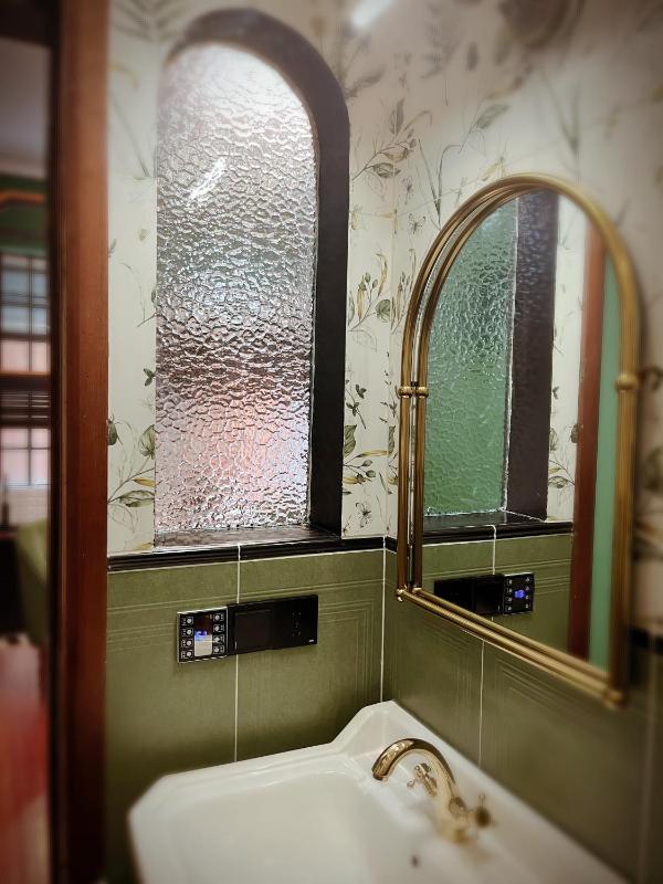 Floris Suites - image 4