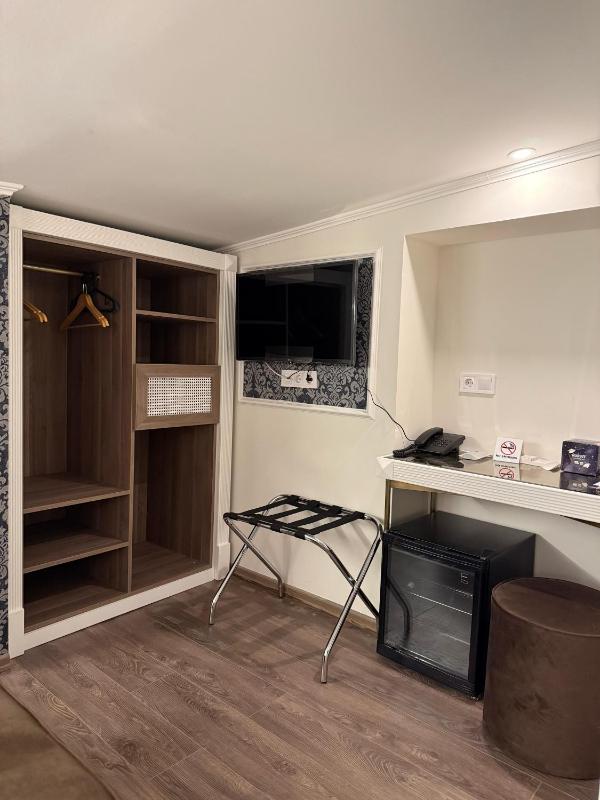 Double Room image 3