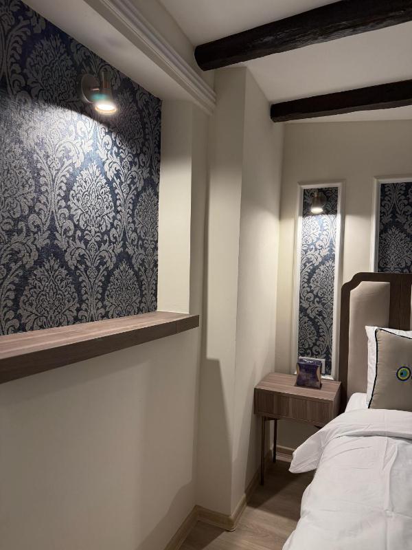 Small Double Room image 1