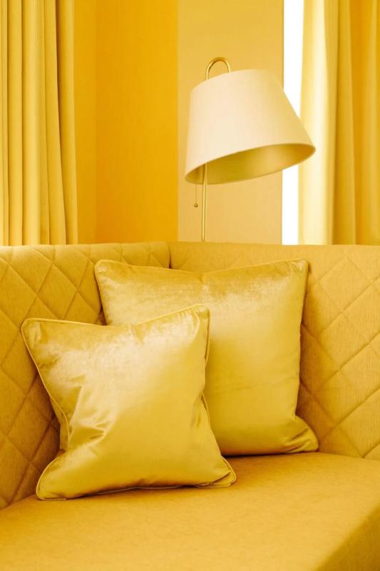 One-Bedroom Yellow King Suite with Kitchenette image 3