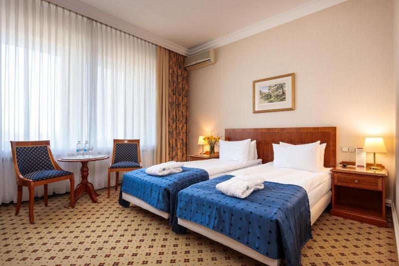 Standard Double or Twin Room image 3