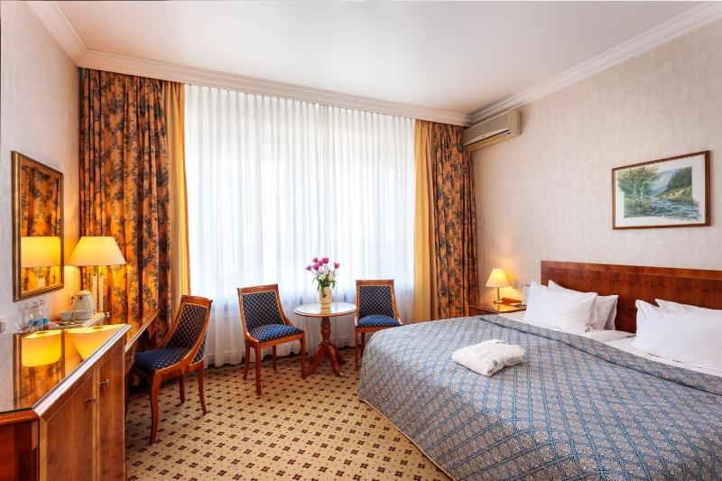 Standard Double or Twin Room image 1