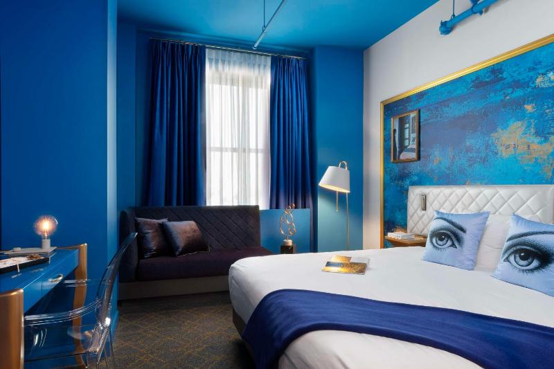 Cozy King Room image 2