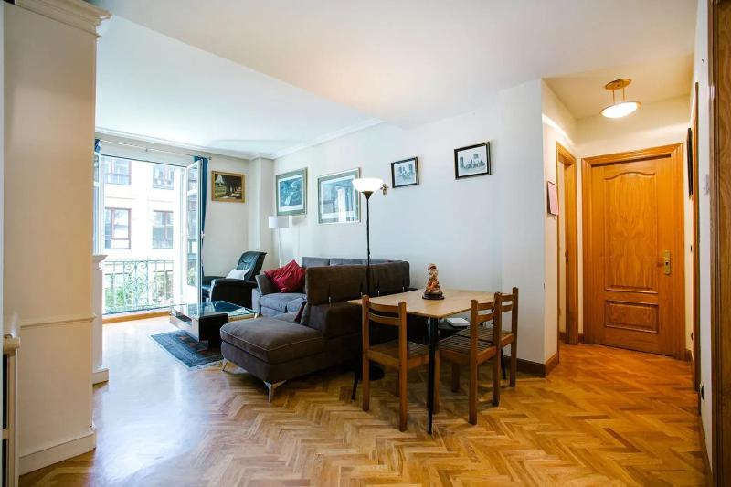Modern apartment in Donostia 75 m² with jacuzzi. - image 23