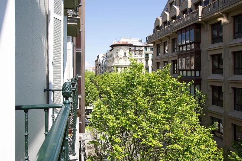 Modern apartment in Donostia 75 m² with jacuzzi. - image 15