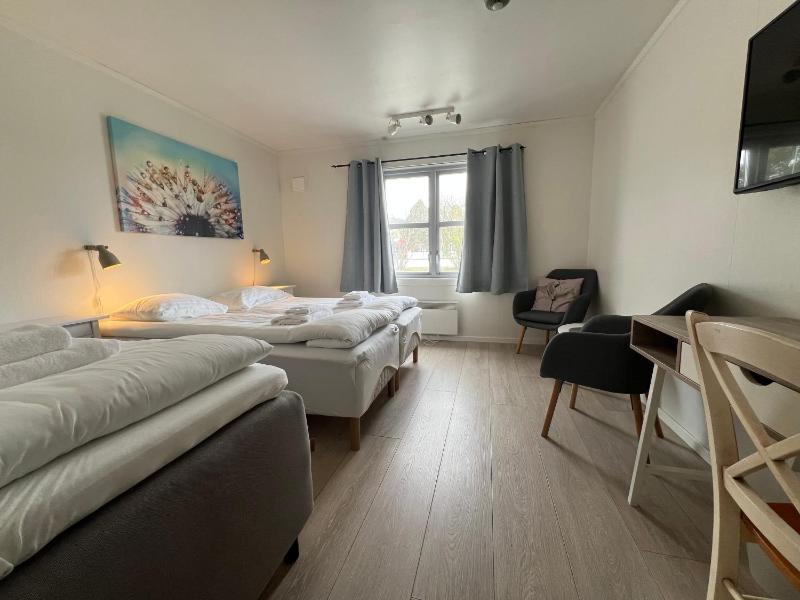 Standard Triple Room image 2