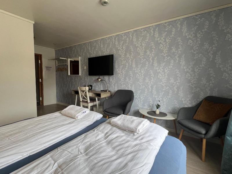 Large Double Room image 3