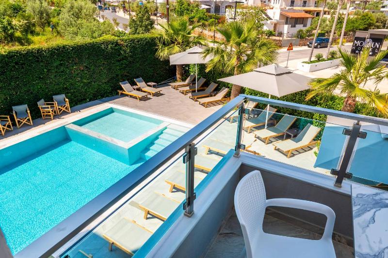 Double Room with Balcony and Sea View image 4
