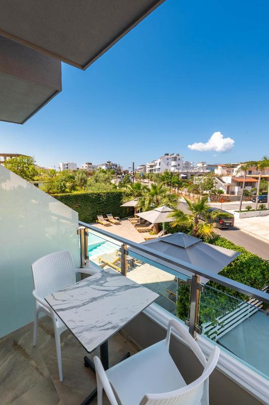 Double Room with Balcony and Sea View image 2