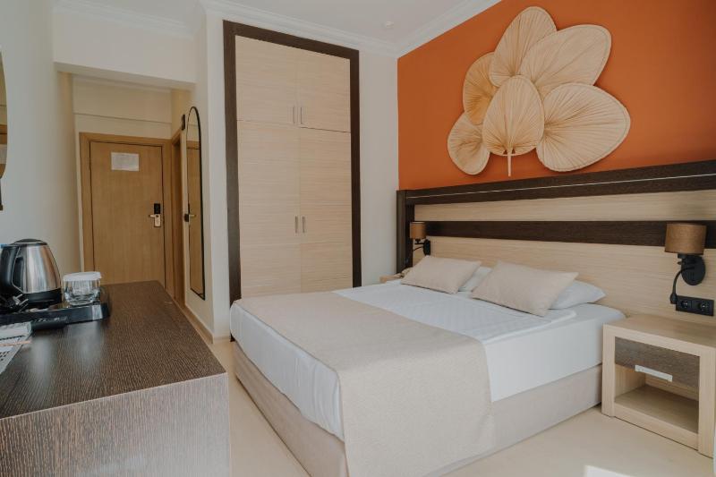 Double Room with Sea View image 1
