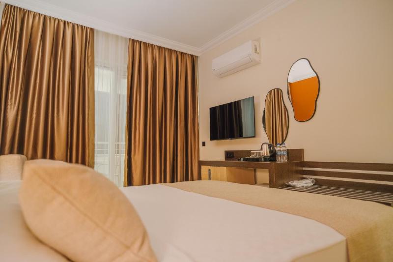 Double Room with Sea View image 4