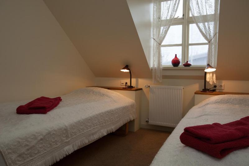 Twin Room with Shared Bathroom image 1