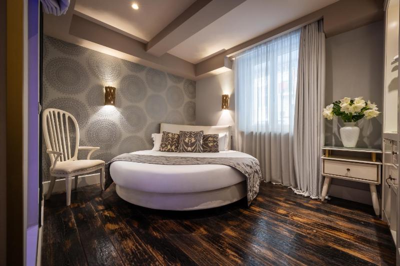 Superior Double or Twin Room image 3