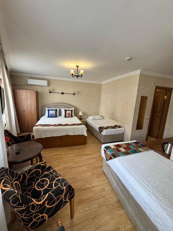 Standard Double Room image 4
