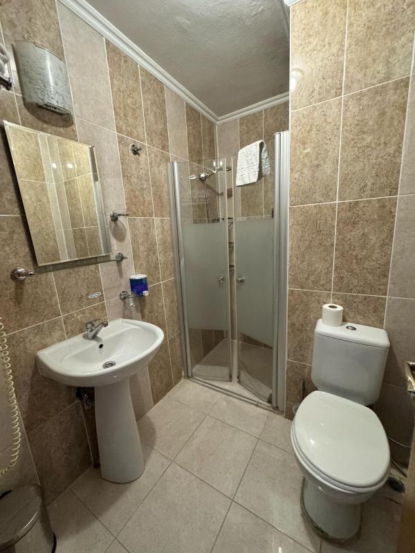 Standard Triple Room image 4