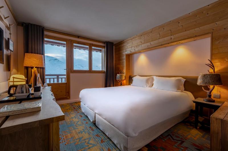 Comfort Double Room with ski slop view image 4