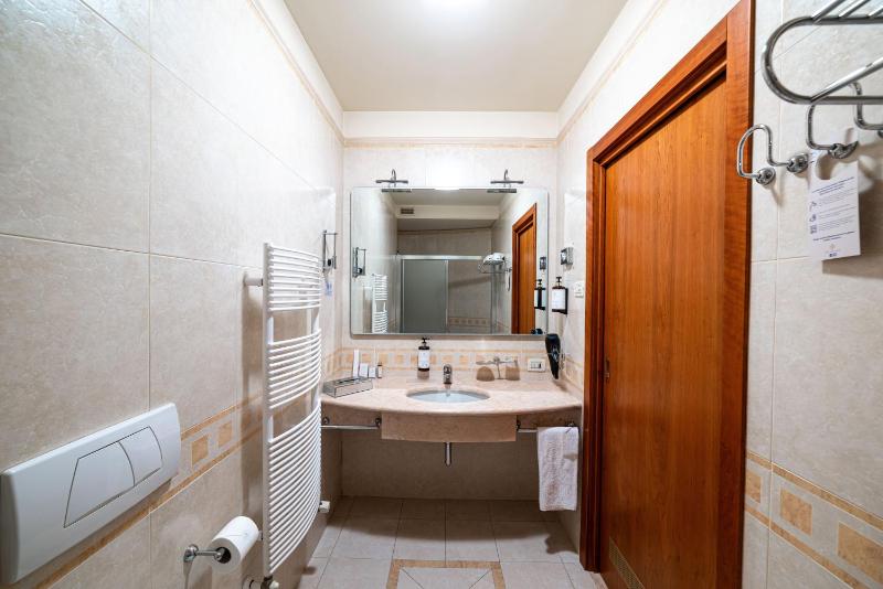 Single Room image 3