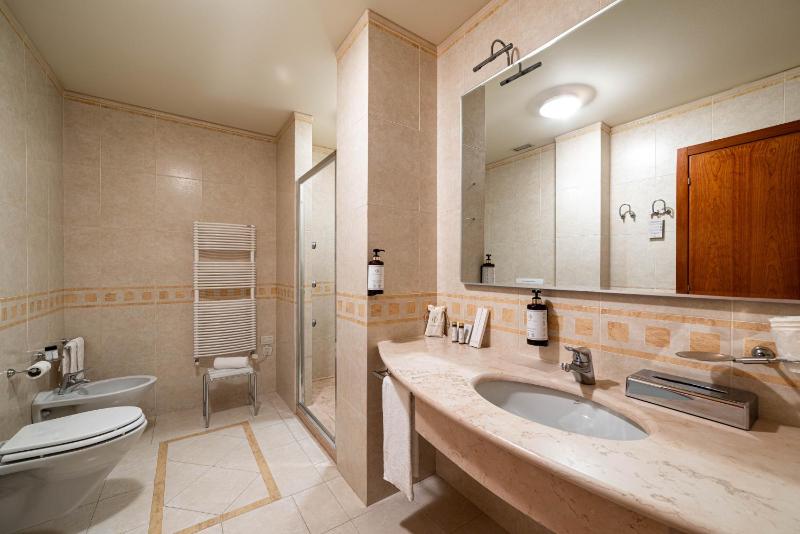 Junior Suite image 2