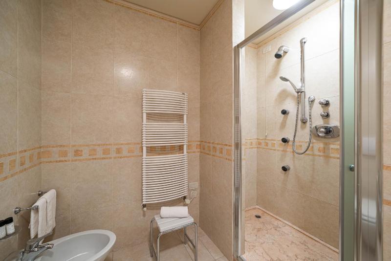 Junior Suite image 3