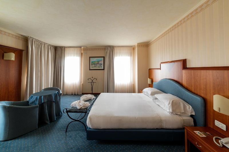 Junior Suite image 1