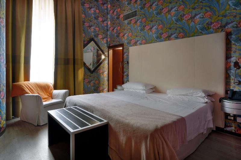 Double or Twin Room image 4