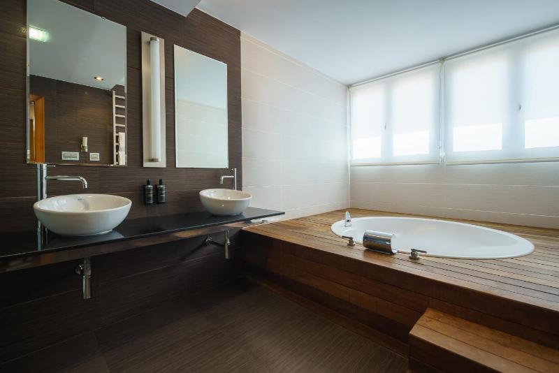 Suite with Solarium image 4