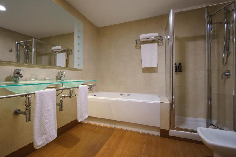 Superior Double or Twin Room image 4