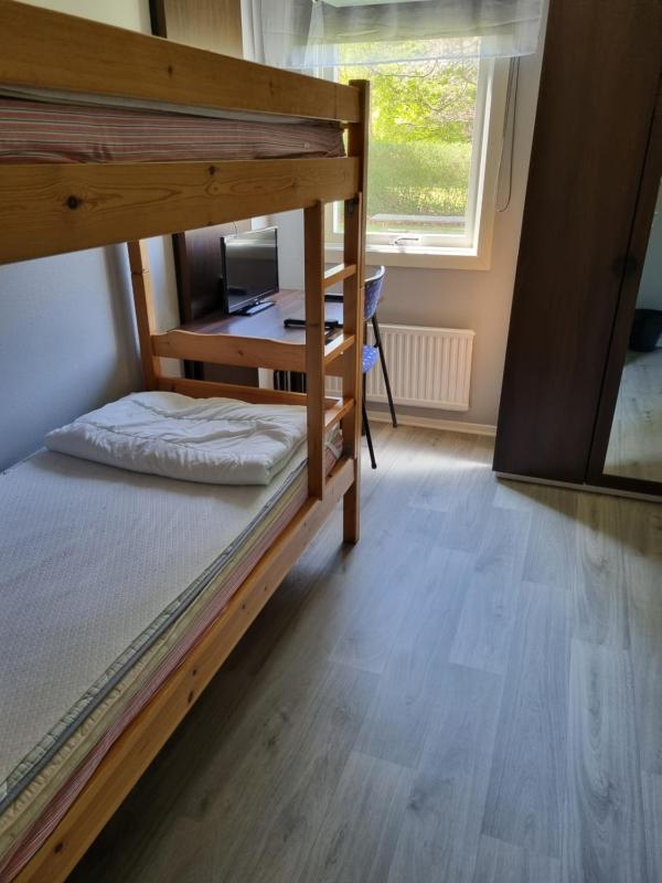 Single Room with Shared Bathroom image 1