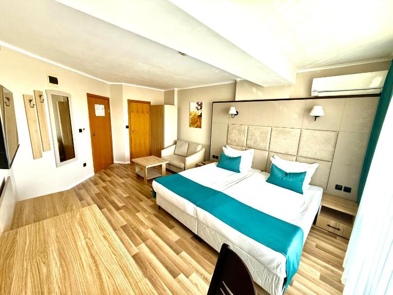 Deluxe Double Room image 4