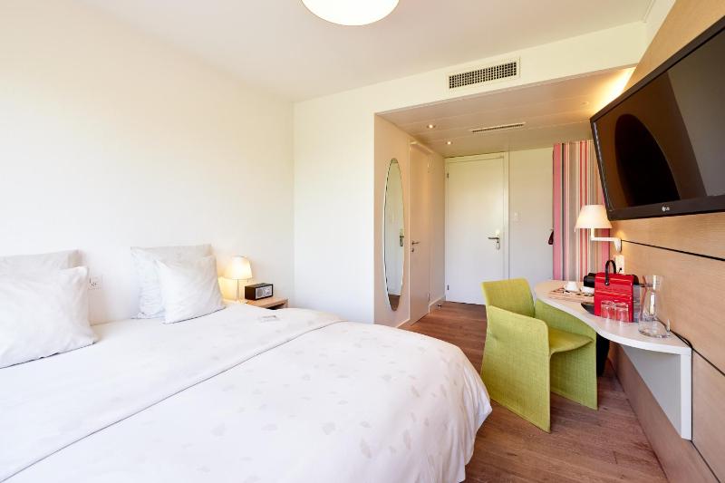 Standard Charming Room image 2