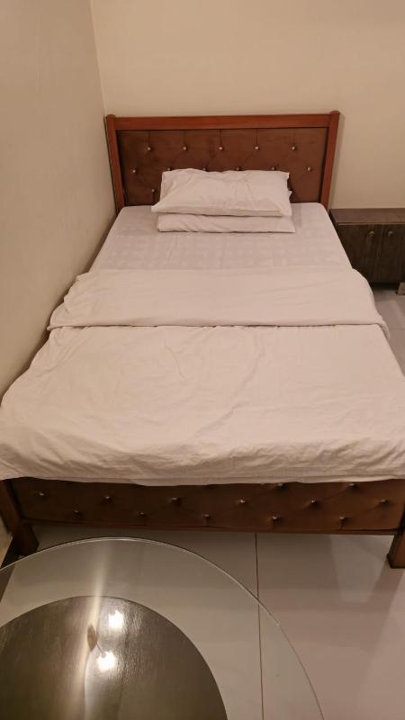 4 bedrooms furnished apartment in central Karachi - image 16