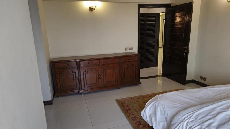4 bedrooms furnished apartment in central Karachi - image 15