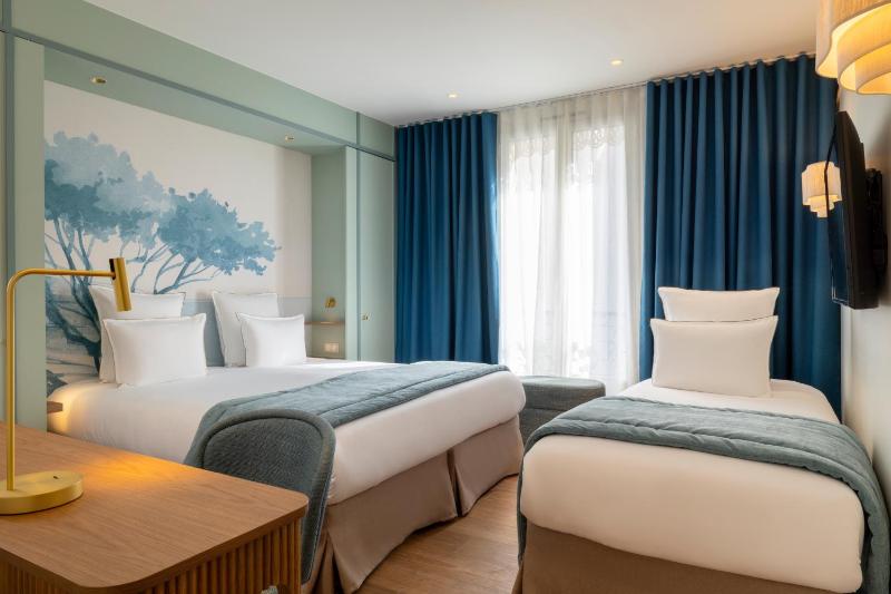 Superior Triple Room image 4