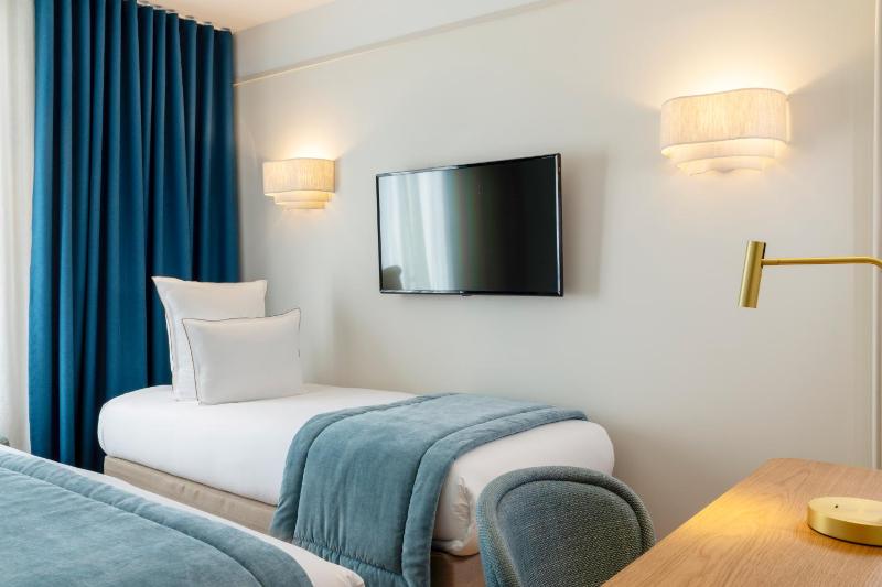 Superior Triple Room image 3