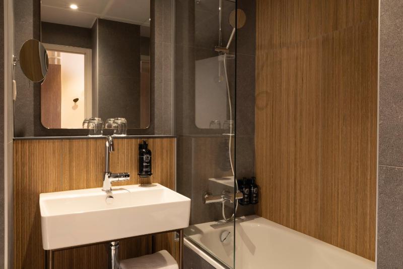 Two Connecting Double Rooms image 3