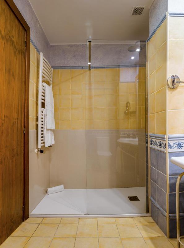 Superior Double Room image 3