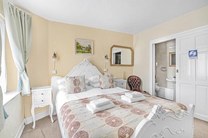 Summerlands Guest House - image 29