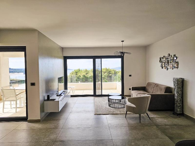 2-Bedroom Apartment with Balcony and Sea View image 1