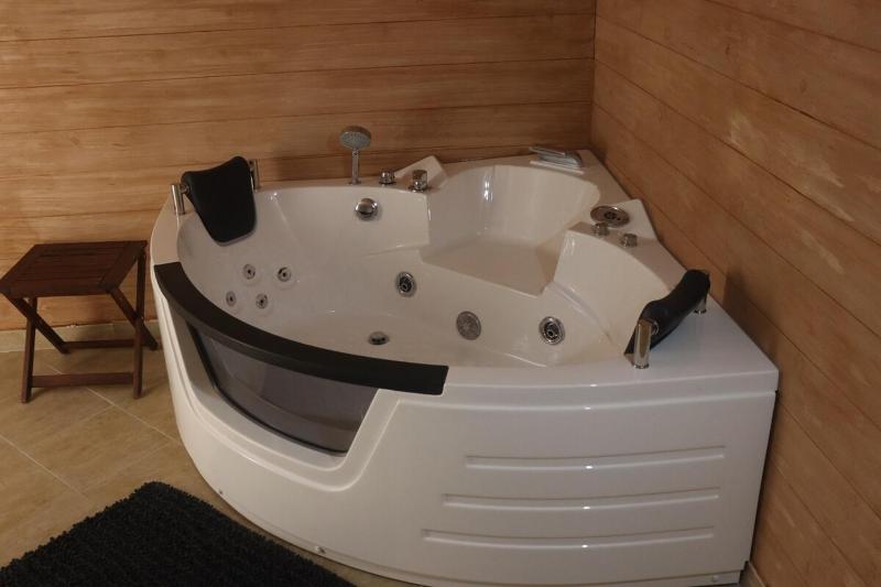 Modern Apartment with Jacuzzi in Novi Sad Center - image 6