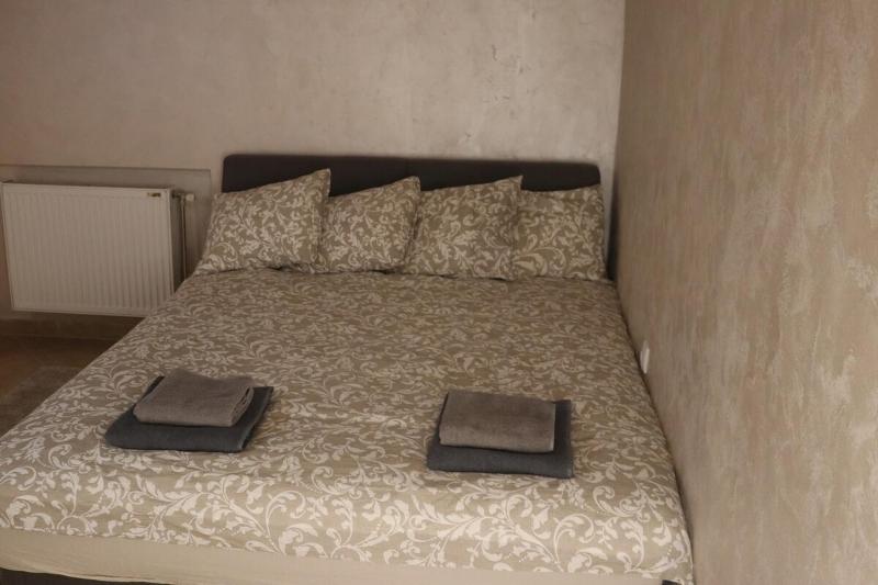 Modern Apartment with Jacuzzi in Novi Sad Center - image 10