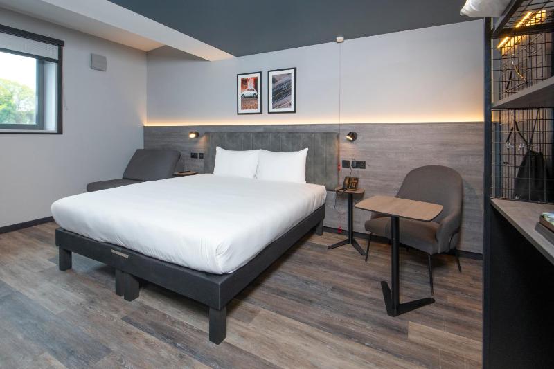 Standard Double Room - Mobility Access image 3