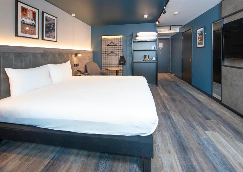 Standard Double Room - Mobility Access image 4