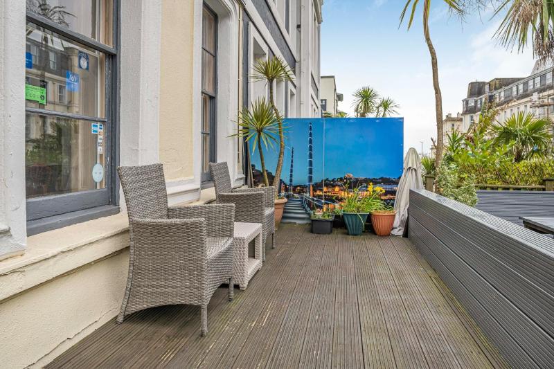 Summerlands Guest House - image 10